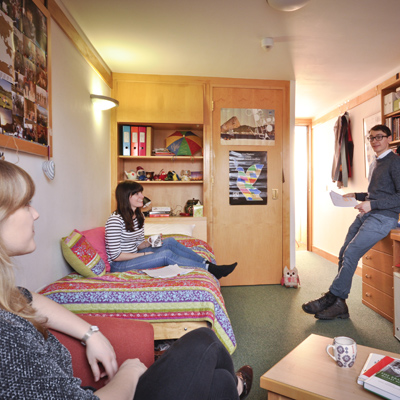 The people in a College room talking to eachother.